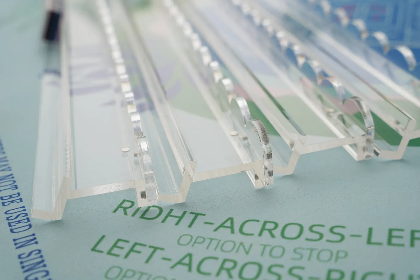 20" Scalloped Clear Mahjong Racks