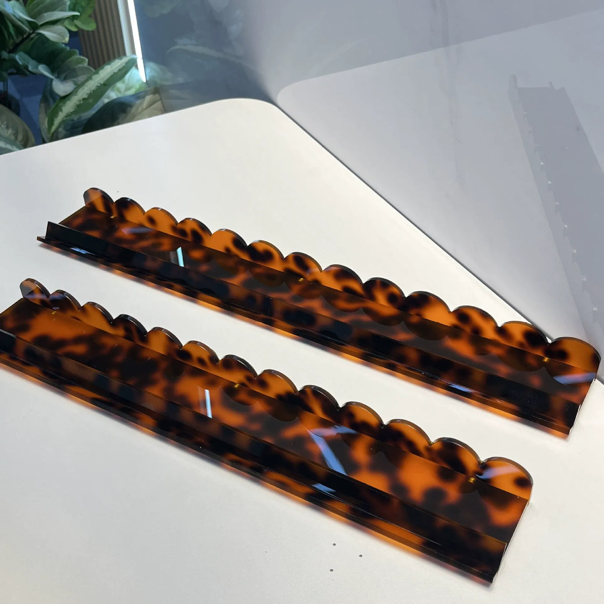 Tortoiseshell Acrylic Mahjong Racks with Pushers 4-Pack