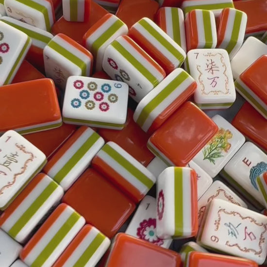 Royal Aviary Majesty Mahjong Set
