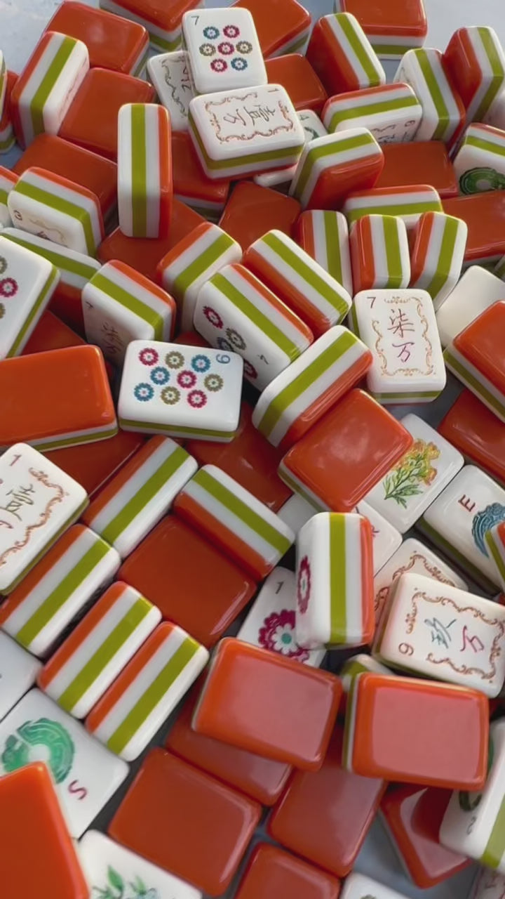 Royal Aviary Majesty Mahjong Set